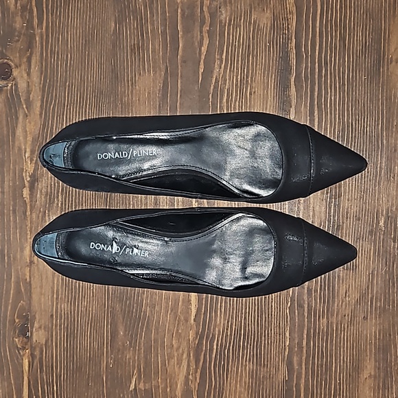 Donald Pliner Pointed Black Metallic Low Kitten Heels - Size 9 1/2 - Picture 3 of 12